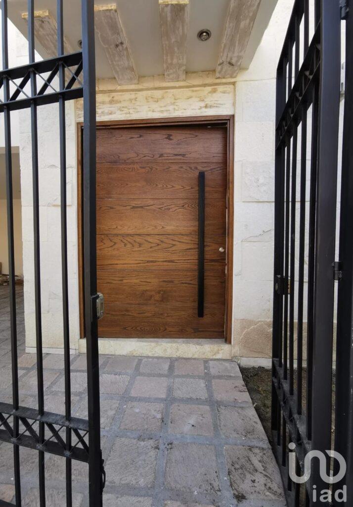 Residencia nueva con acabados de lujo, muy espaciosa, rooftop con jacuzzi en Villas de Irapuato