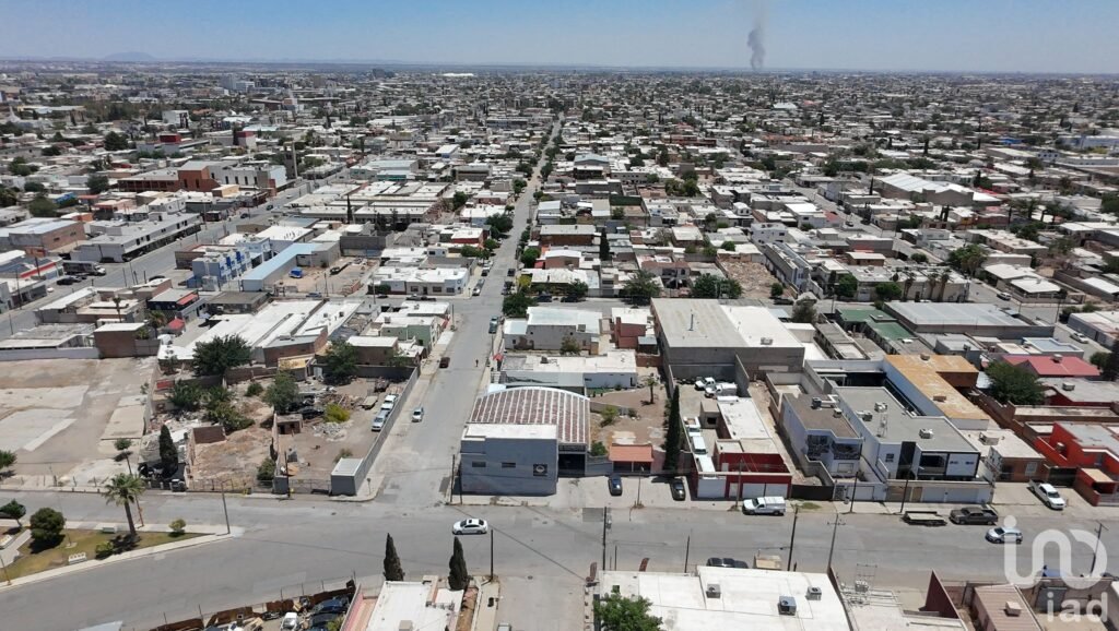 Bodega en Venta con Terreno por Insurgentes y Colombia - 2167937 bodega en venta bodega en venta con terreno por insurgentes y colombia 250102