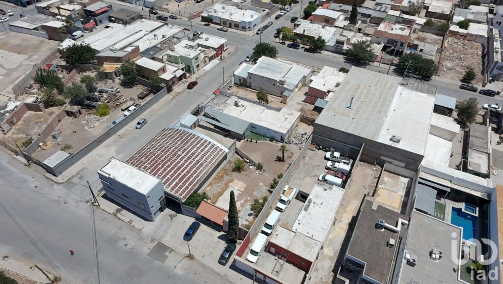 Bodega en Venta con Terreno por Insurgentes y Colombia