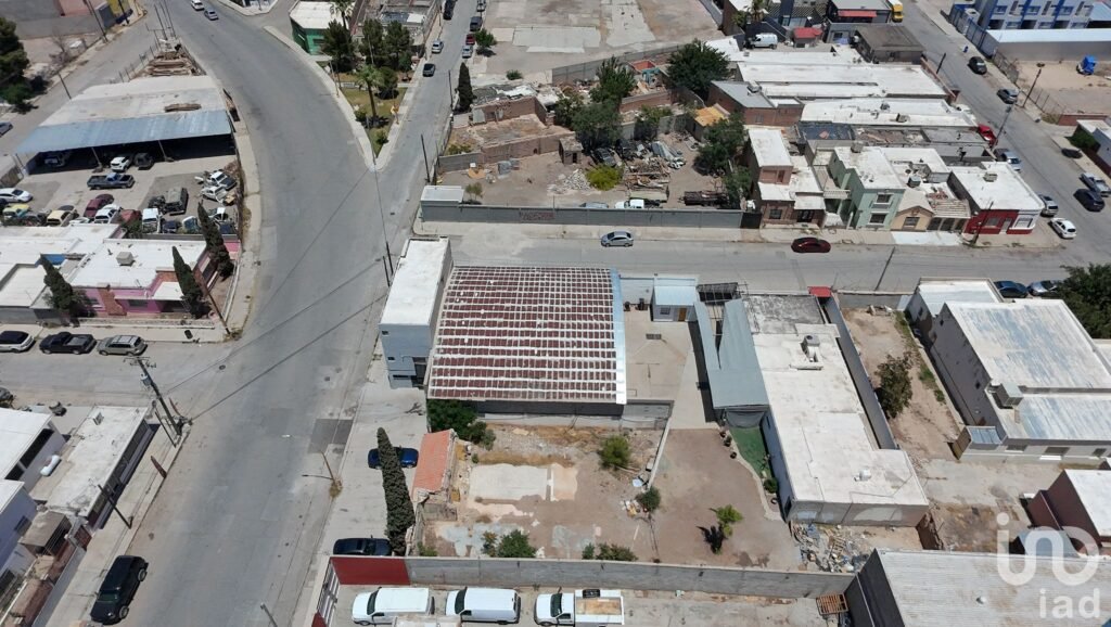 Bodega en Venta con Terreno por Insurgentes y Colombia