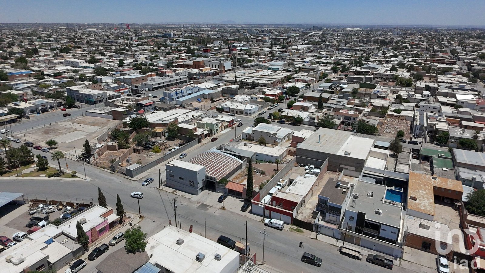 Bodega en Venta con Terreno por Insurgentes y Colombia