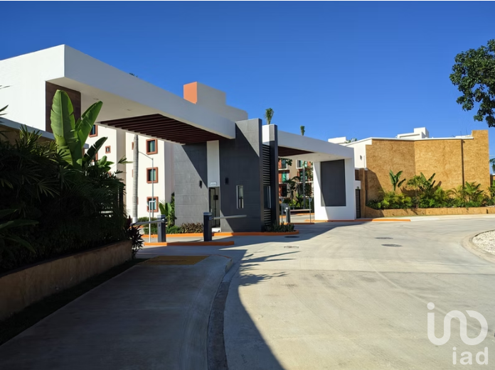 Departamento en Venta en Av. Huayacán Cancún, 2 recamaras, con Albercas y 12 Amenidades