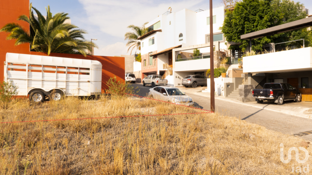 Terreno en exclusivo fraccionamiento con vigilancia 24/7 en El Saucedal, Puebla