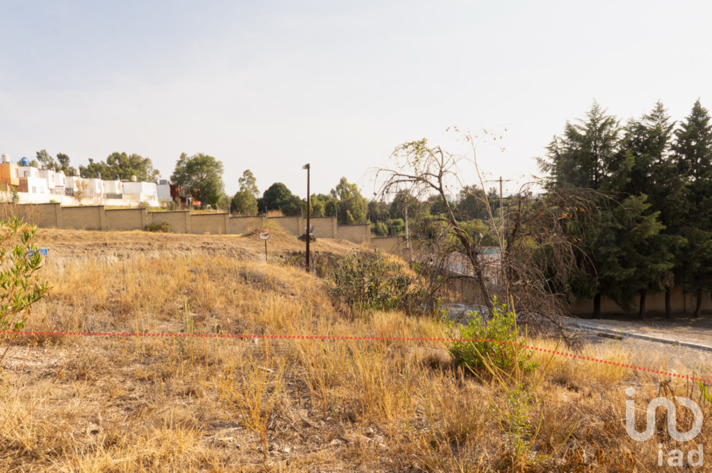 Terreno en exclusivo fraccionamiento con vigilancia 24/7 en El Saucedal, Puebla