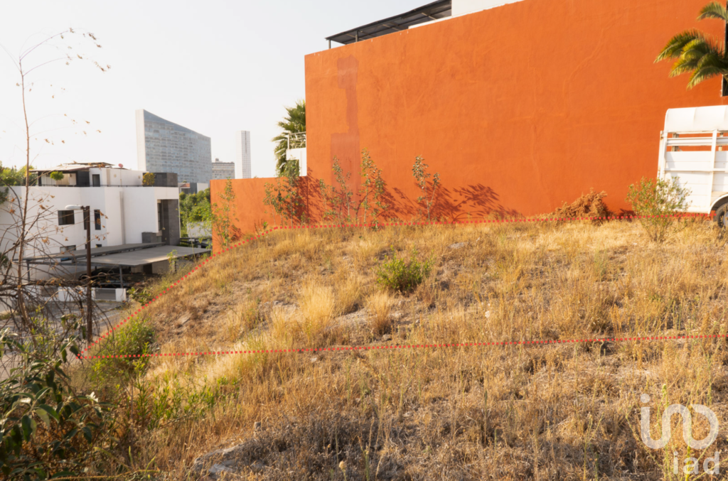 Terreno en exclusivo fraccionamiento con vigilancia 24/7 en El Saucedal, Puebla