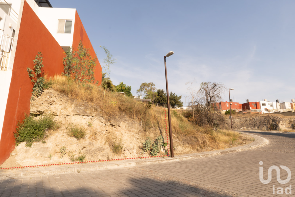 Terreno en exclusivo fraccionamiento con vigilancia 24/7 en El Saucedal, Puebla