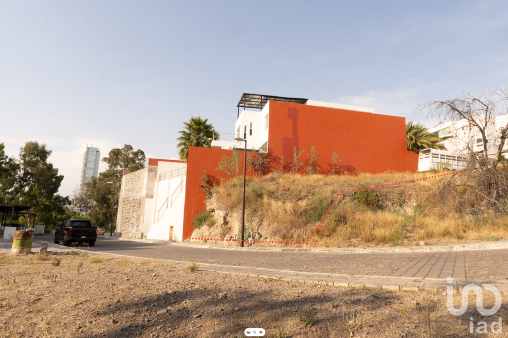 Terreno en exclusivo fraccionamiento con vigilancia 24/7 en El Saucedal, Puebla