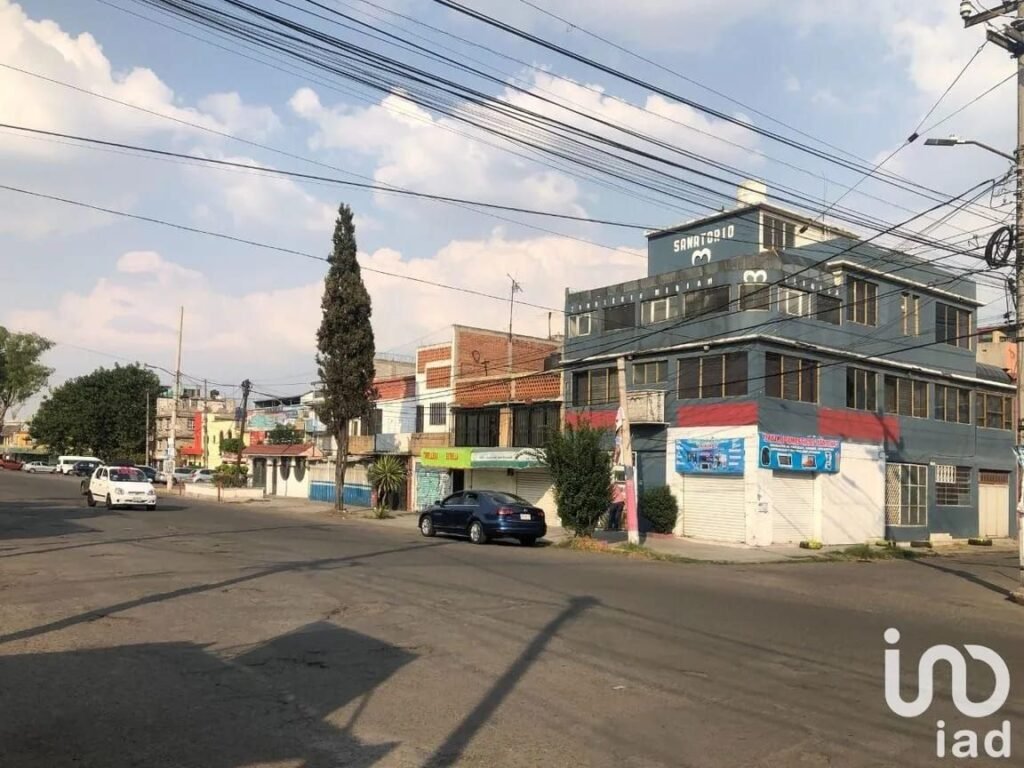 Casa/Edificio en venta en  Jardines de Santa Clara, Ideal para Negocio o Hogar