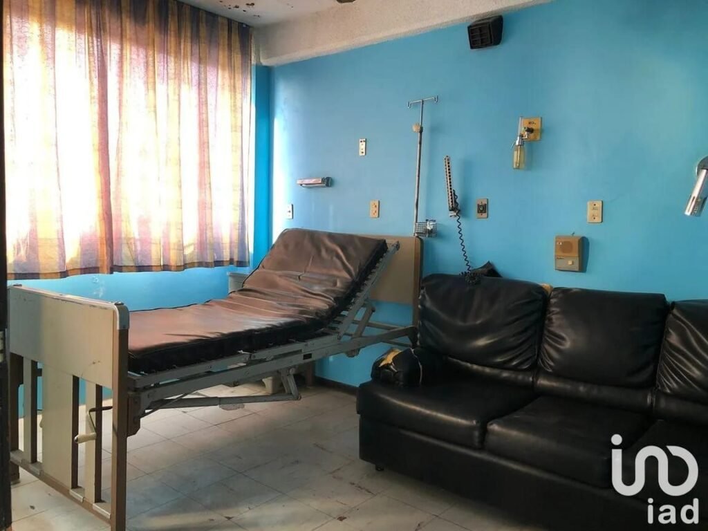 Casa/Edificio en venta en  Jardines de Santa Clara, Ideal para Negocio o Hogar