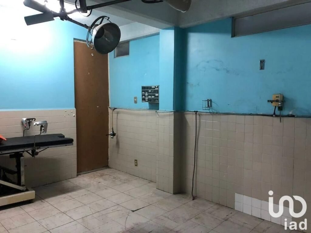 Casa/Edificio en venta en  Jardines de Santa Clara, Ideal para Negocio o Hogar