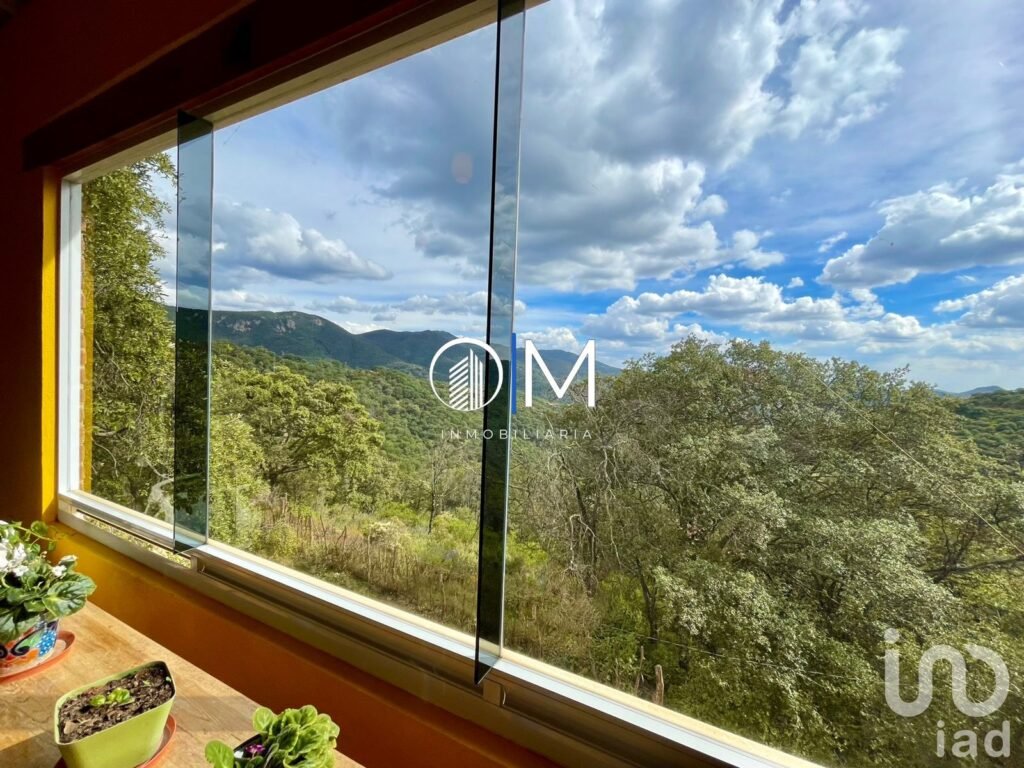 Casa de artista en Santa Rosa con amplios espacios y vista ESPECTACULAR