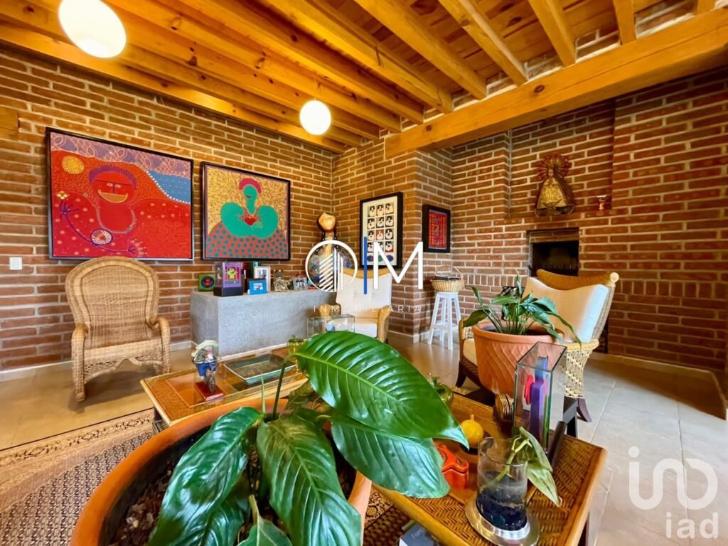 Casa de artista en Santa Rosa con amplios espacios y vista ESPECTACULAR