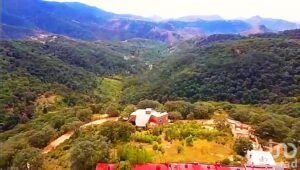 Casa de artista en Santa Rosa con amplios espacios y vista ESPECTACULAR