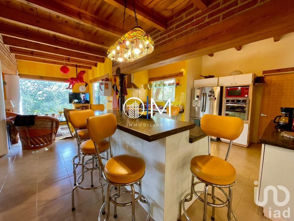 Casa de artista en Santa Rosa con amplios espacios y vista ESPECTACULAR