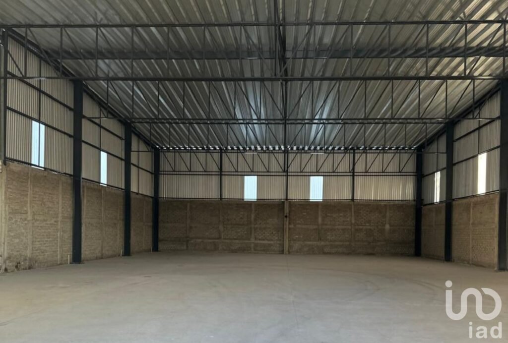 SE RENTA BODEGA NUEVA DE 1200 METROS CUADRADOS EN COLIMA