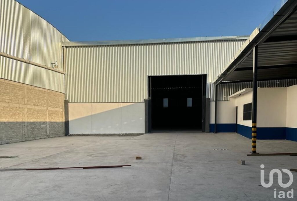 SE RENTA BODEGA NUEVA DE 1200 METROS CUADRADOS EN COLIMA