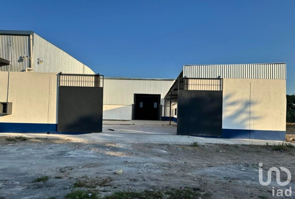 SE RENTA BODEGA NUEVA DE 1200 METROS CUADRADOS EN COLIMA