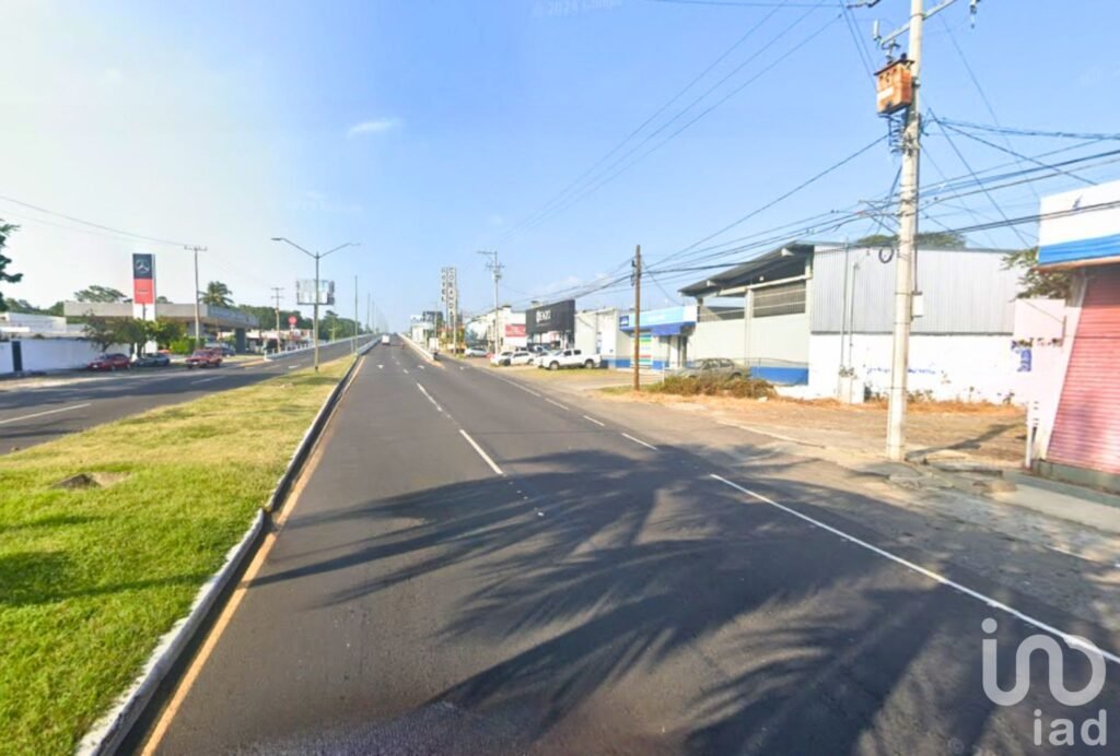 SE RENTA BODEGA NUEVA DE 1200 METROS CUADRADOS EN COLIMA