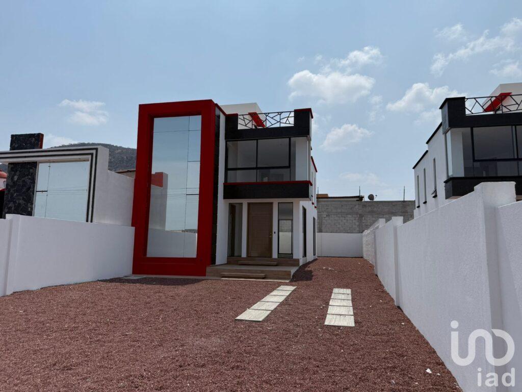 Moderna Casa en Venta en Solares Banthi, San Juan del Rio, Queretaro