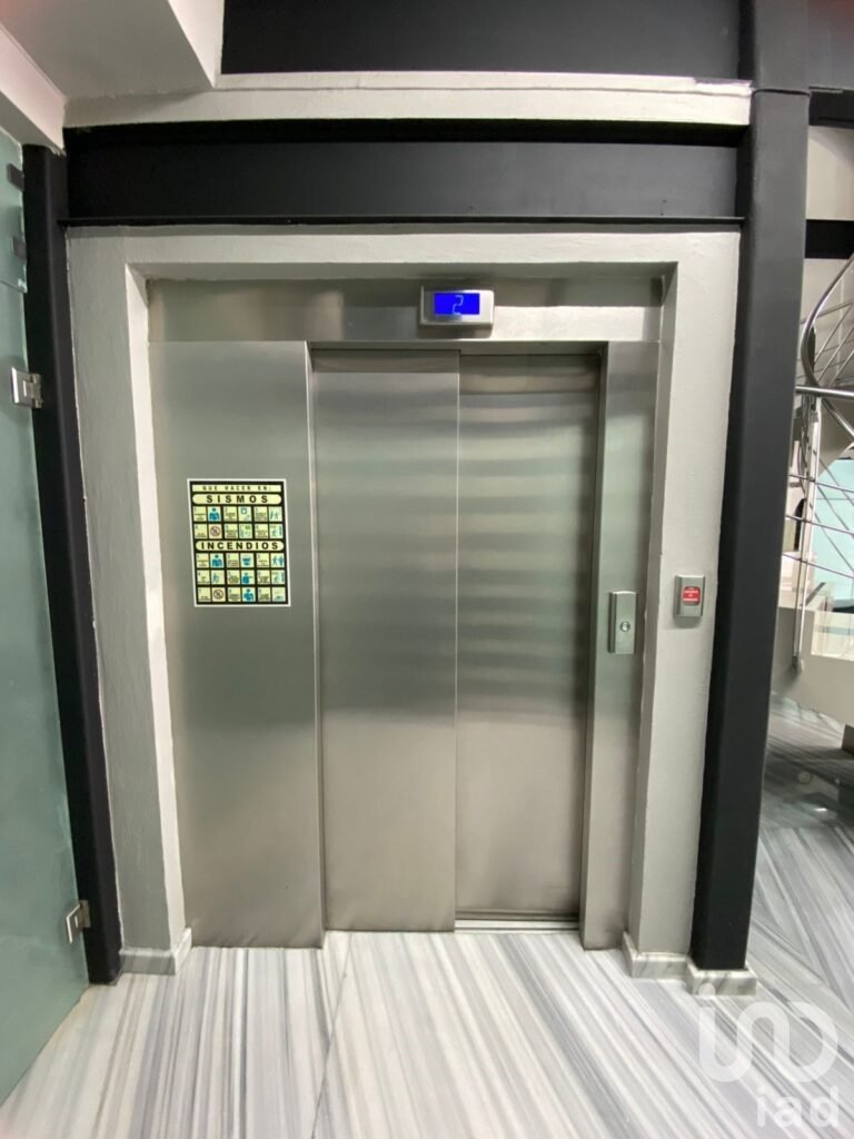 Se Renta Local En Colonia Roma.