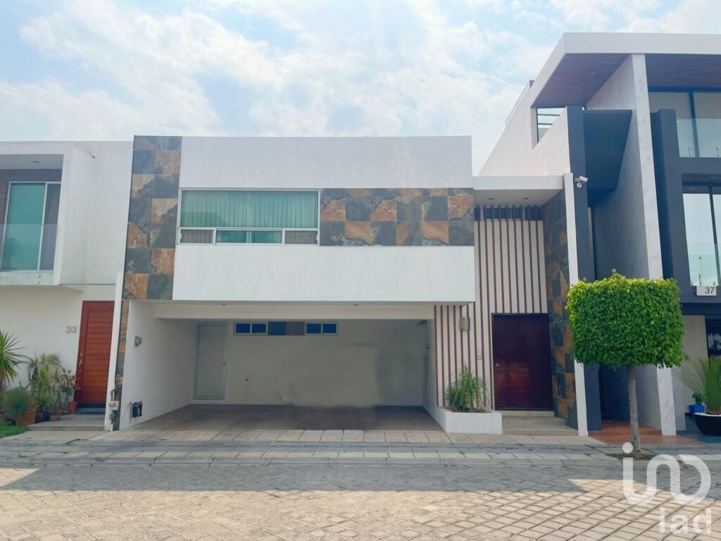 Venta de casa en calzada Zavaleta - 2173793 casas en venta venta de casa en calzada zavaleta 250639