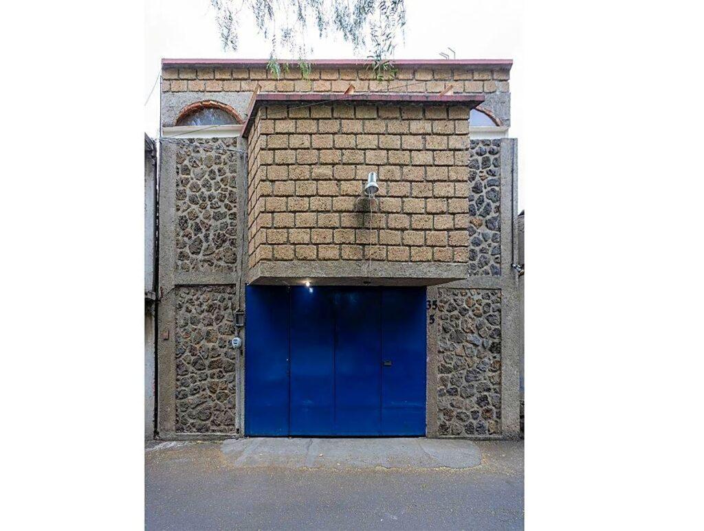 Casa en venta en Santa María Tepepan, atrás del club Hípico.