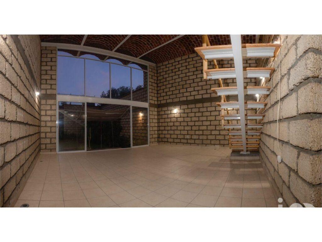 Casa en venta en Santa María Tepepan, atrás del club Hípico.