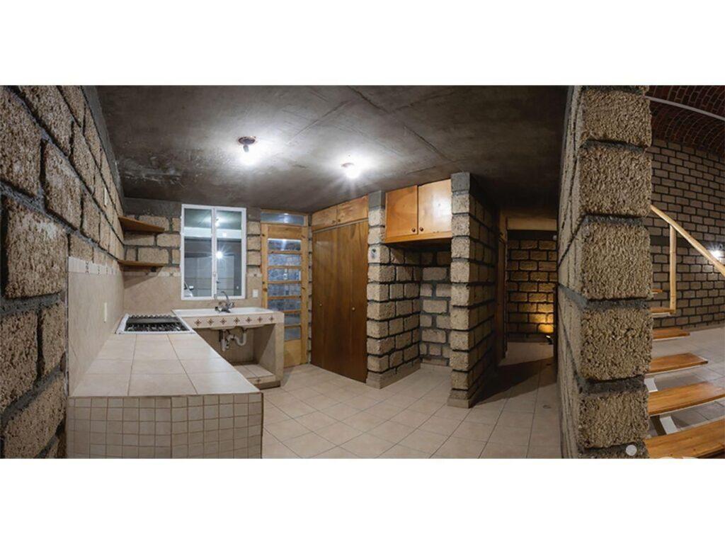 Casa en venta en Santa María Tepepan, atrás del club Hípico.