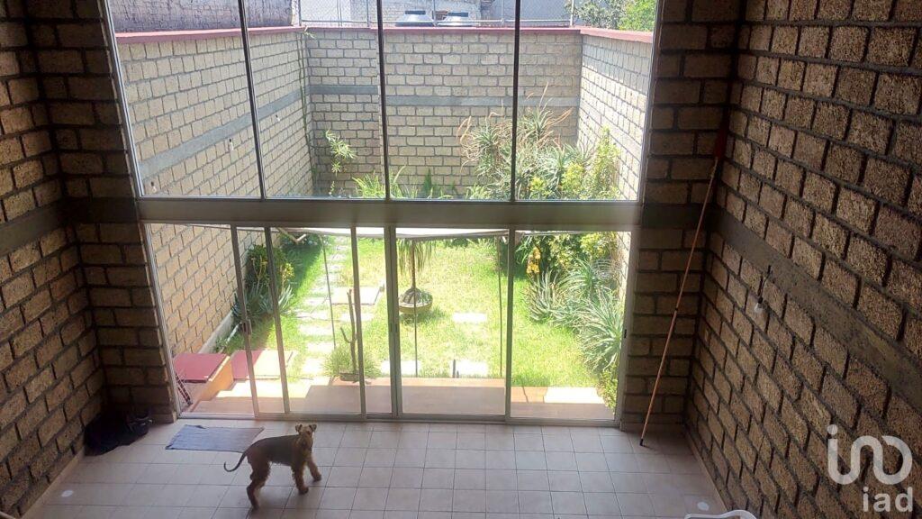 Casa en venta en Santa María Tepepan, atrás del club Hípico.