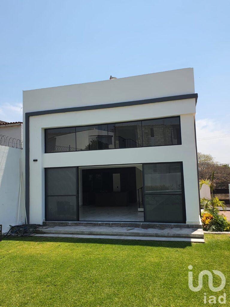 Casa nueva vacacional en Oaxtepec fraccionamiento Jacarandas con alberca y 3 recamaras