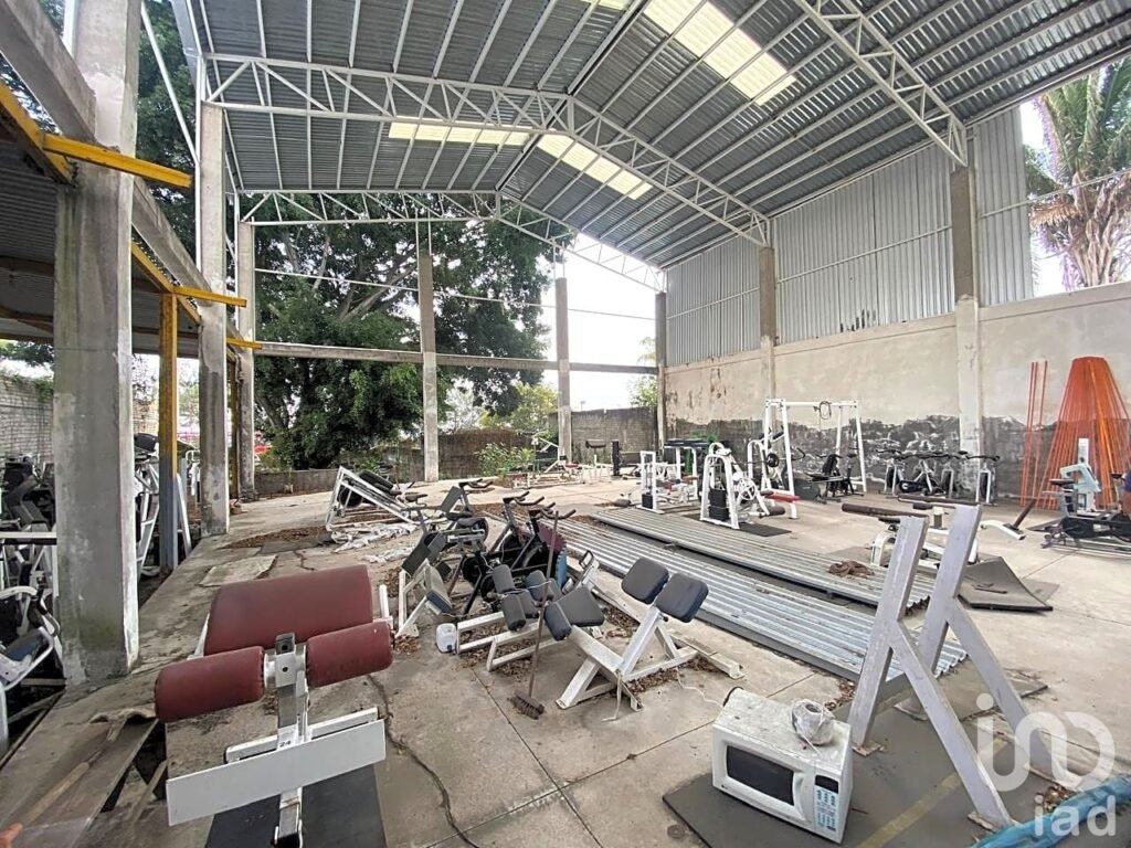 Bodega en renta, pról. Jacarandas a una cuadra de Libramiento, Nave principal 15 x 30 mts.