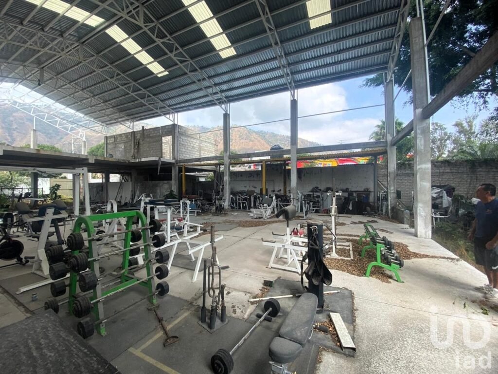 Bodega en renta, pról. Jacarandas a una cuadra de Libramiento, Nave principal 15 x 30 mts.