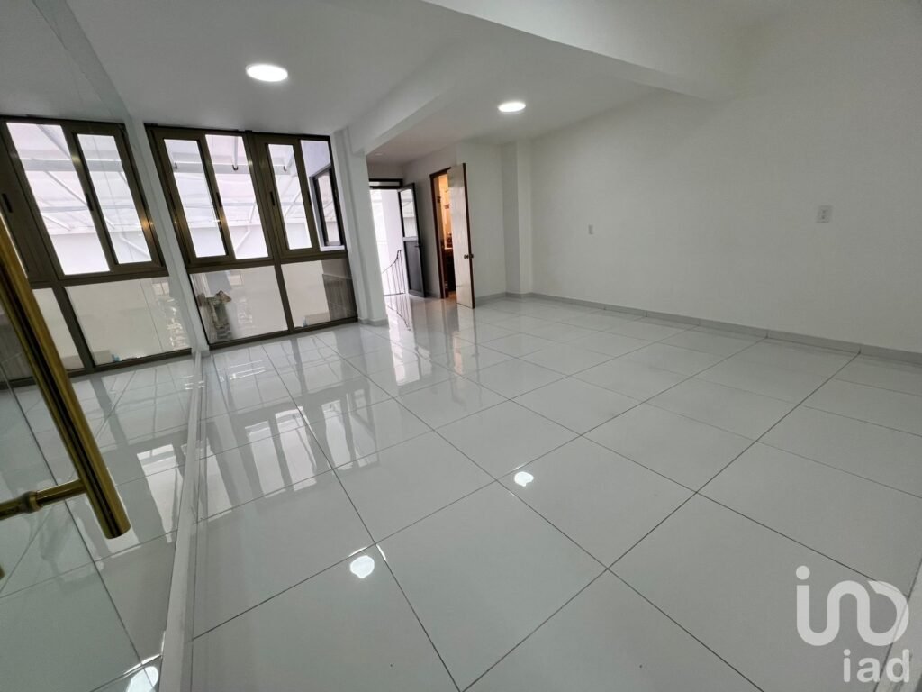 Se renta local comercial en Benito Juarez.