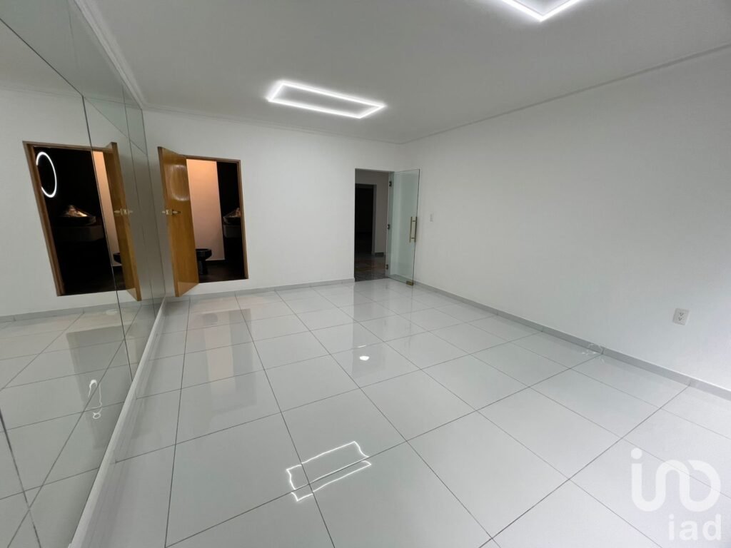 Se renta local comercial en Benito Juarez.