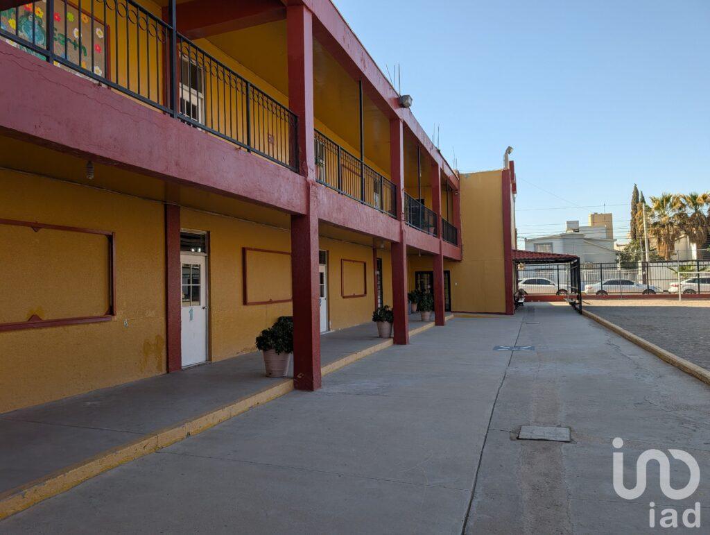EDIFICIO ESCOLAR EN VENTA  CON 11 AULAS Y MULTIPLES AREAS PARA USOS MULTIPLES EN CD. JUAREZ