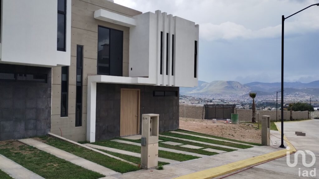 CASA EN VENTA A 10 MINUTOS DEL CENTRO DE PACHUCA