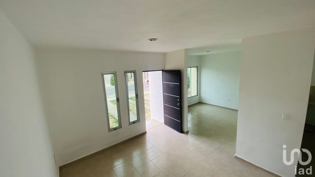 CASA en  RENTA a 5 min de Chedraui en Cd, Caucel.