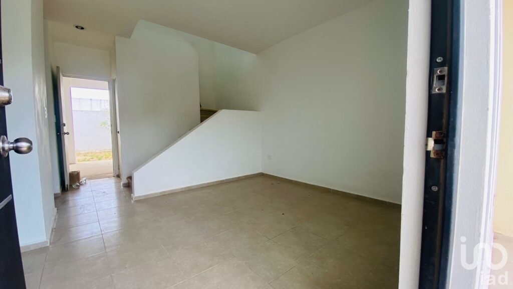 CASA en  RENTA a 5 min de Chedraui en Cd, Caucel.