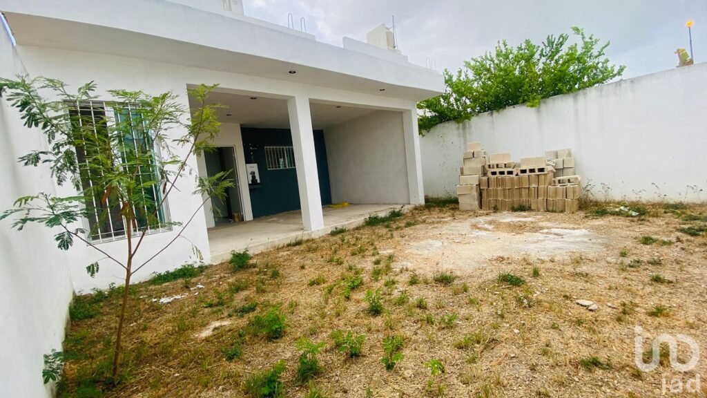 CASA en  RENTA a 5 min de Chedraui en Cd, Caucel.