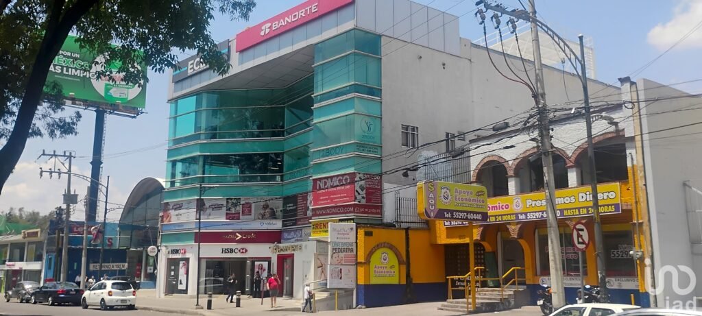 Terreno con construcción en Insurgentes Sur a un costado del Metrobús Santa Úrsula Xitla, uso mixto.