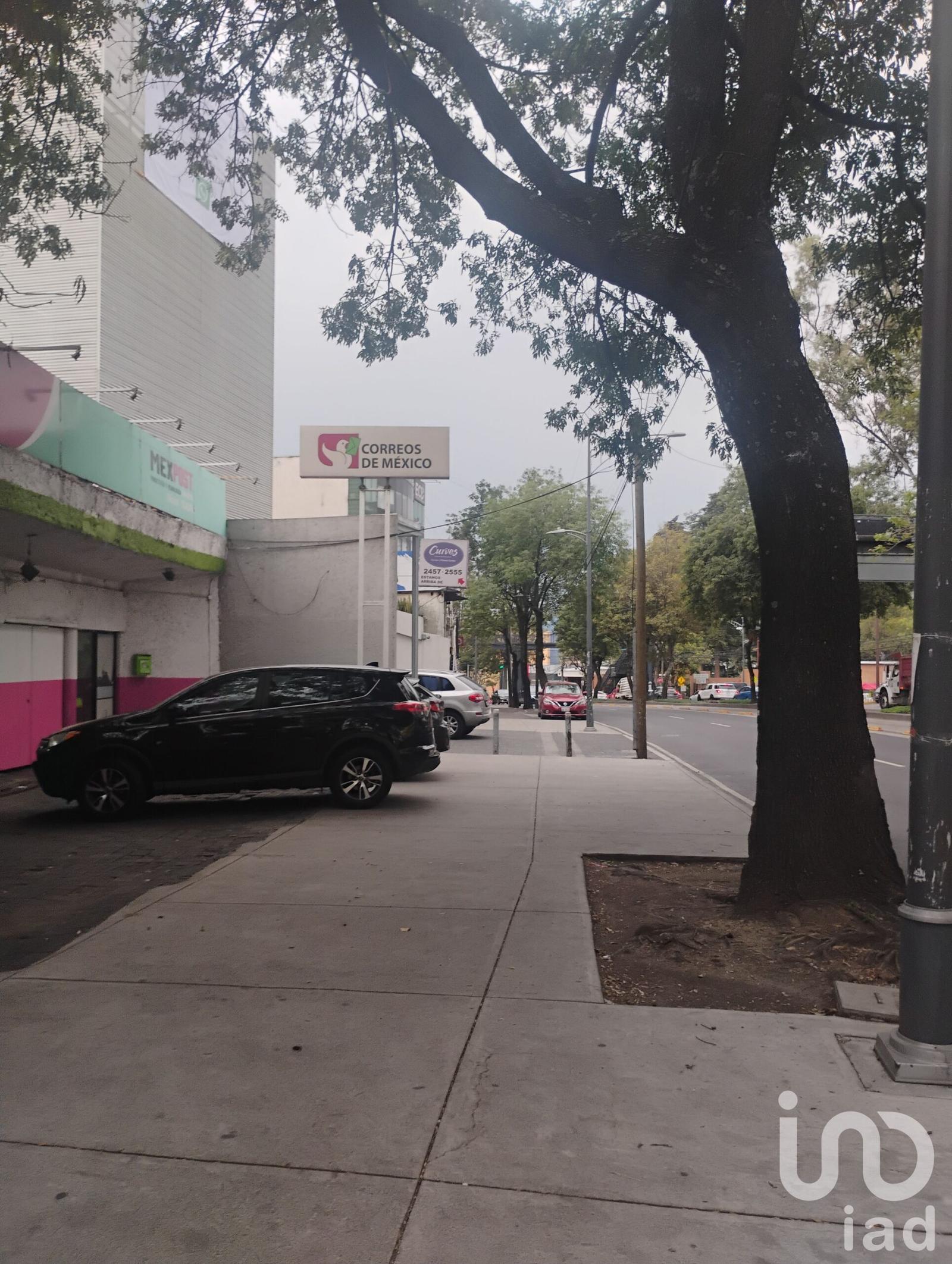 Terreno con construcción en Insurgentes Sur a un costado del Metrobús Santa Úrsula Xitla, uso mixto.