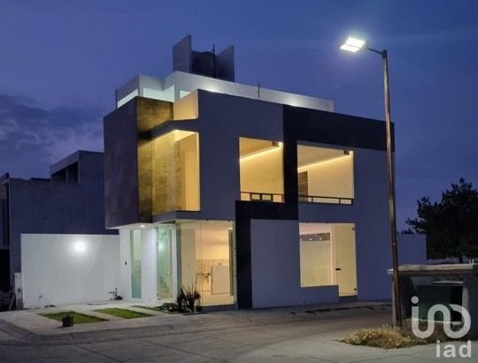 CASA EN RESIDENCIAL ALVENTO