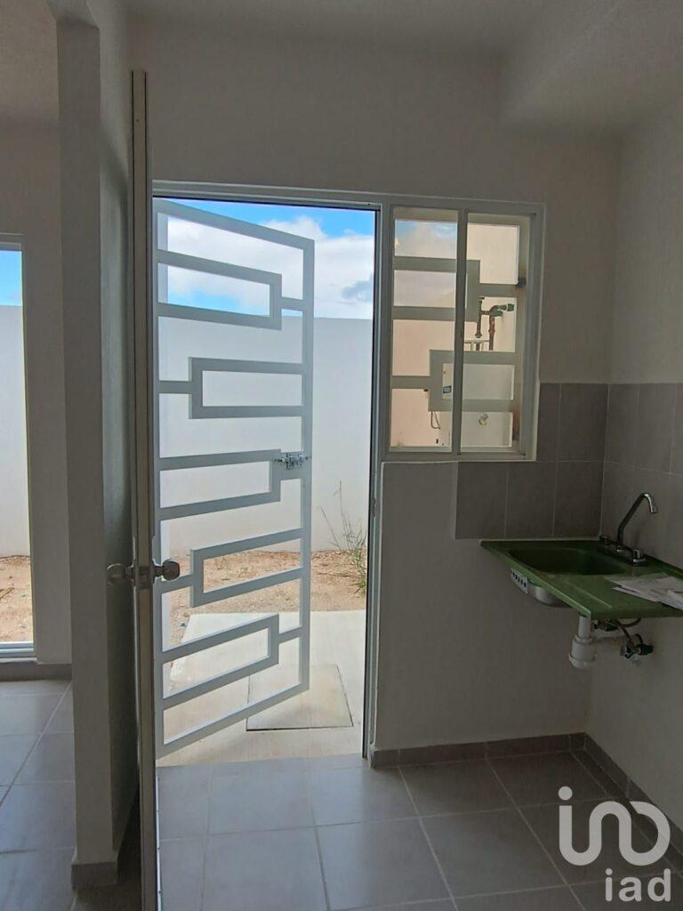 CASA EN VENTA DE DOS HABITACIONES, VISTA REAL II, CANCÚN, Q. ROO