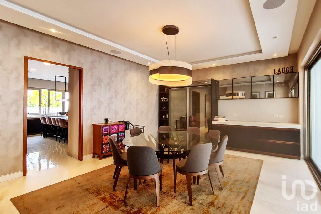 EXCLUSIVA RESIDENCIA CON LUJO ITALIANO EN EL CORAZÓN DE BOSQUE DE LAS LOMAS.