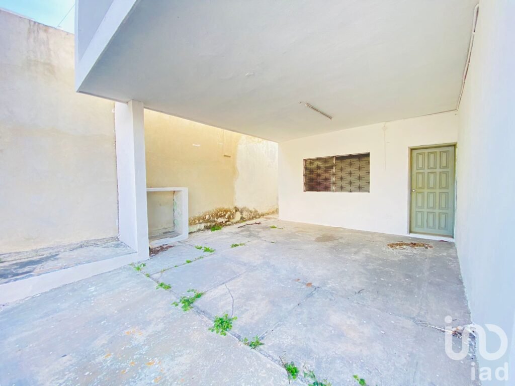 CASA en  RENTA a una Calle del Parque de la Plancha, Centro, Mérida.