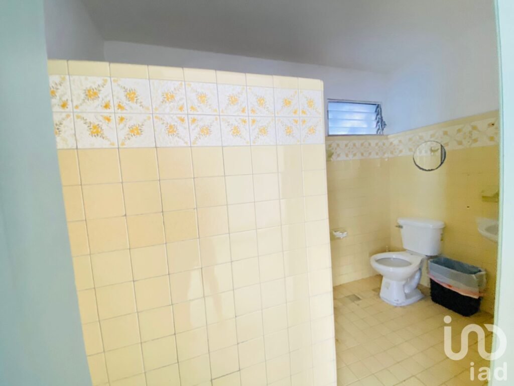 CASA en  RENTA a una Calle del Parque de la Plancha, Centro, Mérida.