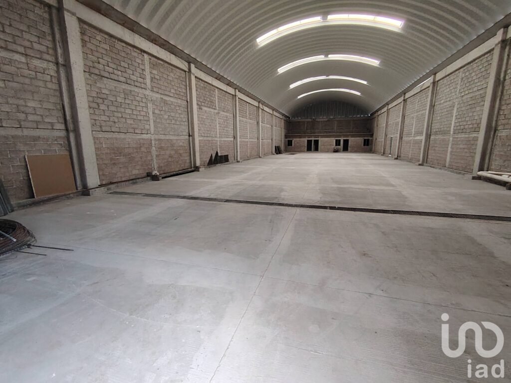 BODEGA EN RENTA CON TERRENO Y OFICINAS SOBRE AV.PRINCIPAL. ZONA ZUMPANGO