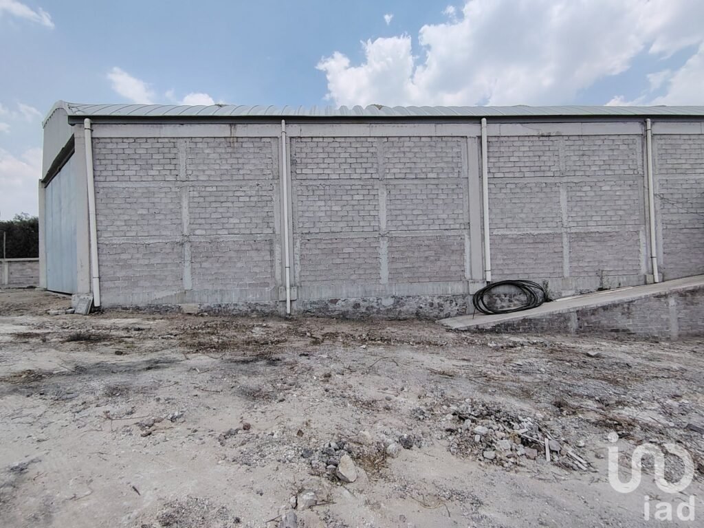 BODEGA EN RENTA CON TERRENO Y OFICINAS SOBRE AV.PRINCIPAL. ZONA ZUMPANGO