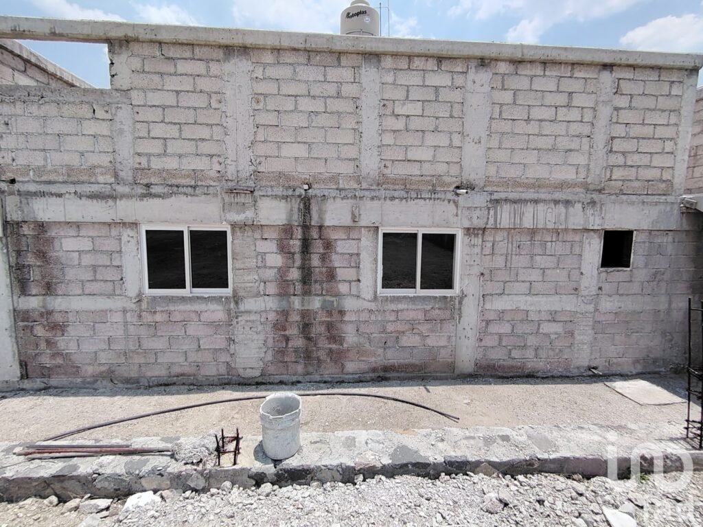 BODEGA EN RENTA CON TERRENO Y OFICINAS SOBRE AV.PRINCIPAL. ZONA ZUMPANGO