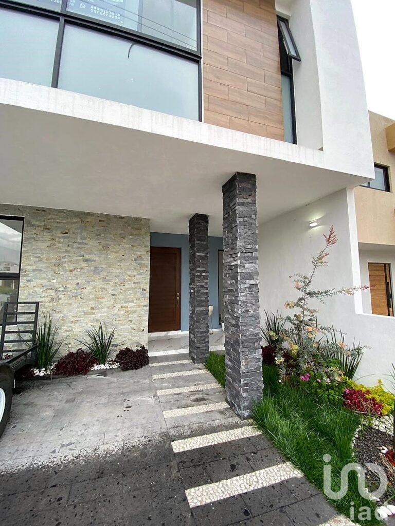 CASA EN VENTA CAÑADAS DEL ARROYO CORREGIDORA QRO. 4 HABITACIONES Y ROOF GARDEN